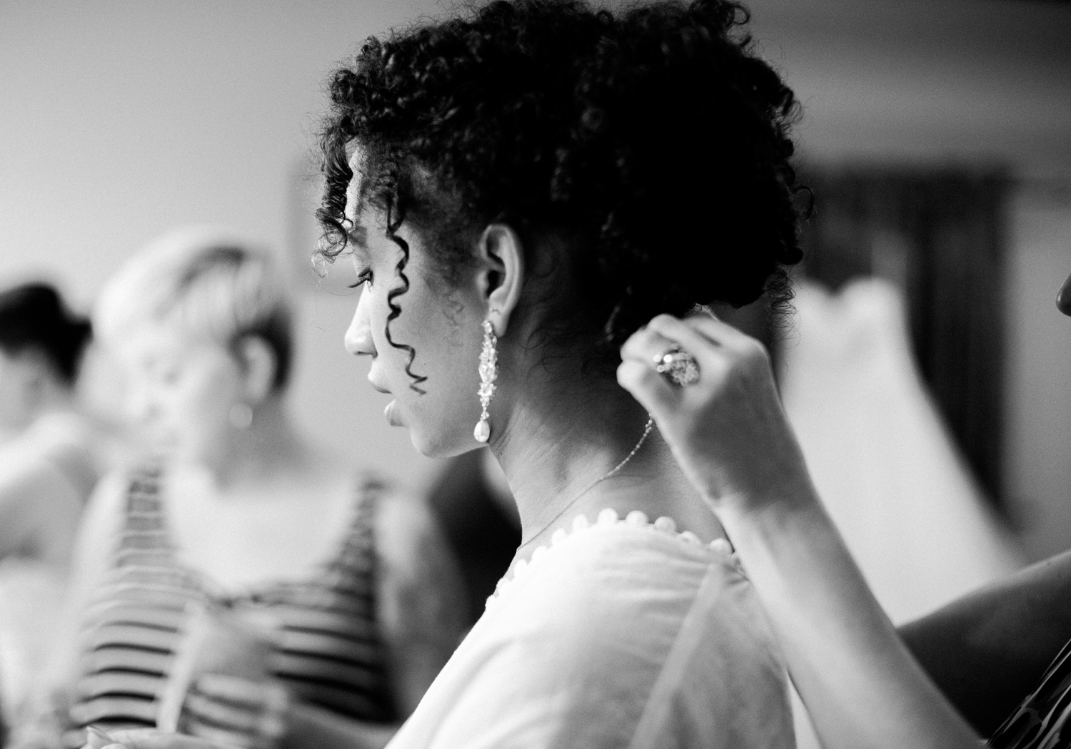 Seattle Issaquah Wedding Photography Bride Getting Ready.jpg