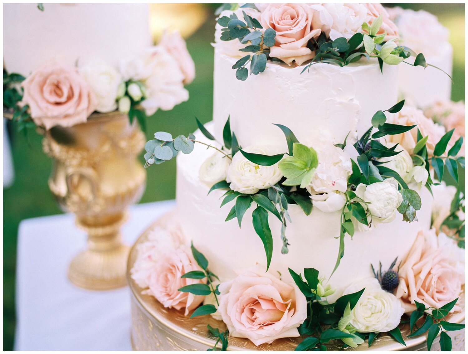Alderbrook Resort wedding cake and flowers