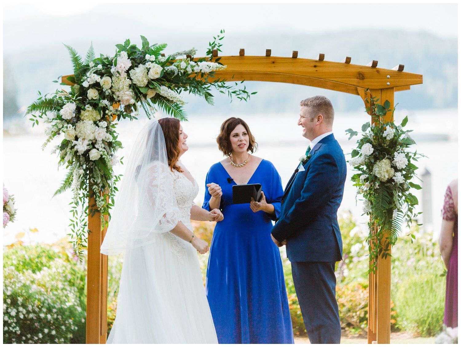 Alderbrook Resort outdoor summer wedding ceremony photography