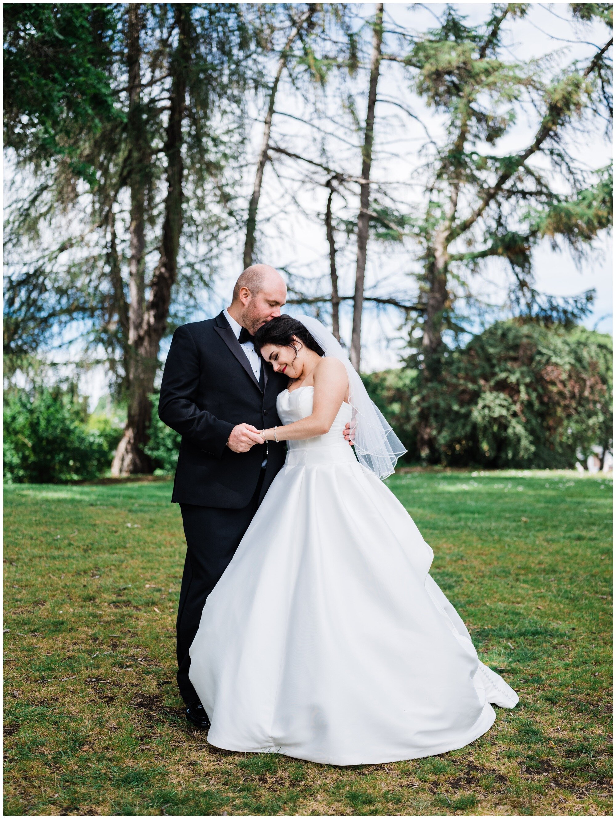 seattle bride and groom at green lake in seattle.jpg