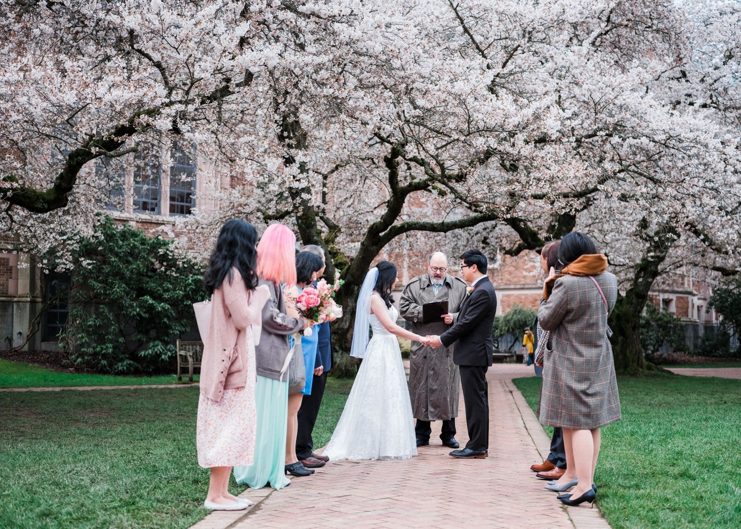 university_of_washington_cherry_blossom_festival_elopement_05.jpg