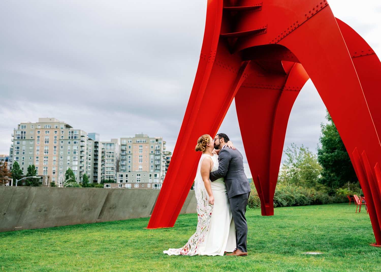 olympic_sculpture_park_colorful_wedding_photography_12.jpg