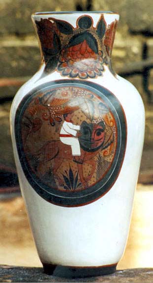 Angel Ortiz – Prolific Tonalá barro bruñido (burnished pottery) artist preserving his ancestral folk art and art-in-clay techniques. 