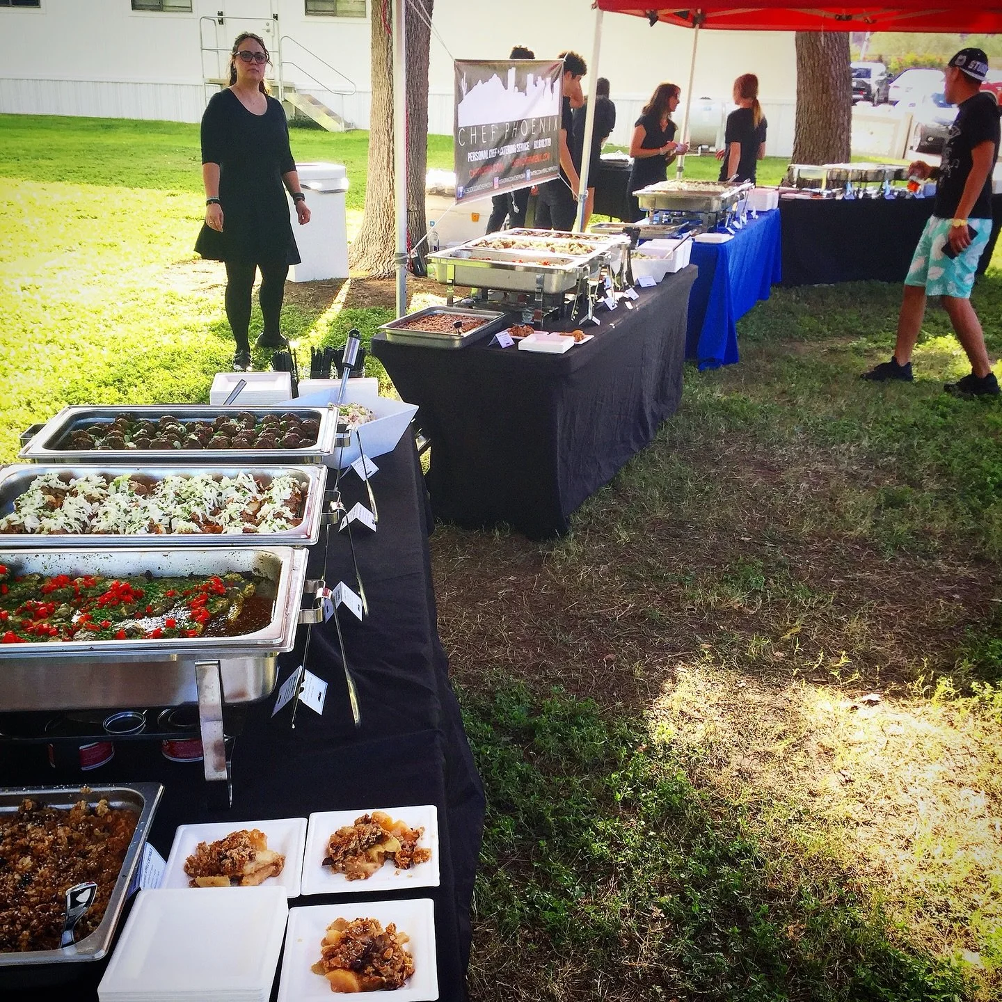 🔥 Feeding 500 employees? No problem.
Chef Phoenix brings full-service catering straight to your workplace &mdash; hot, fresh, and beautifully presented.

This setup was for a corporate team of 500, featuring a chef-curated menu, full buffet service,