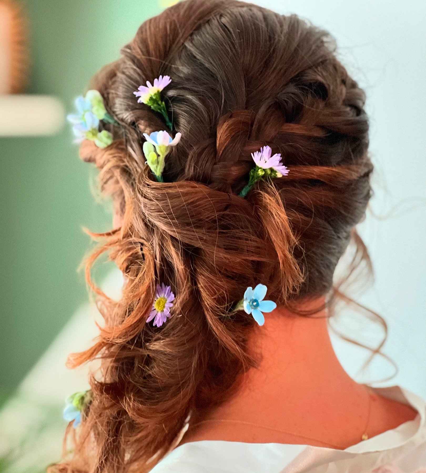 Bruidskapsel met bloemen