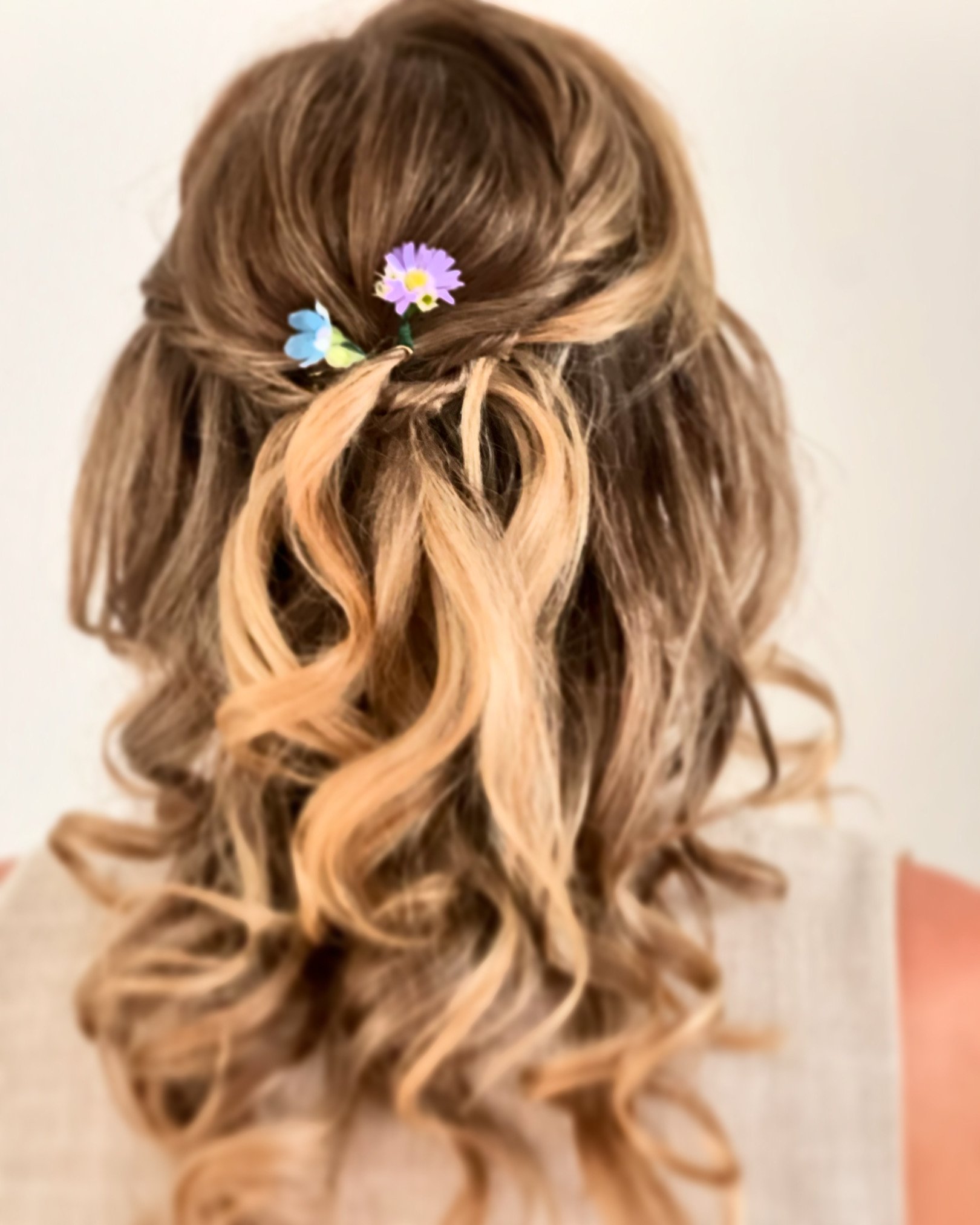 Weddinghairstyle with flowers