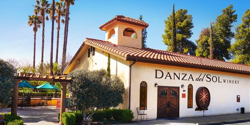 photo via danzadelsolwinery.com