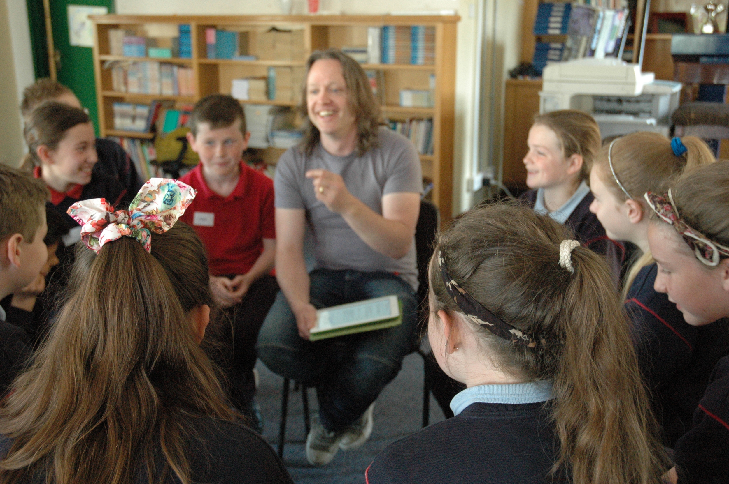 Gabhann Dunne’s workshops focused on line and the art of looking. Punctuated throughout with classical and contemporary art references, he guided the children through a series of drawing exercises exploring their powers of observation and the connection between the brain and hand.