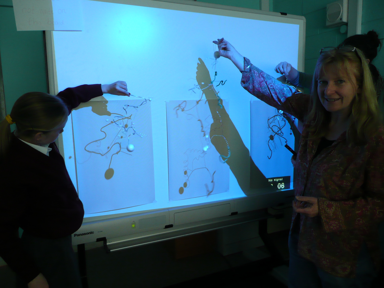 Felicity Clear - Drawing Using images from the built environment (electricity pylons, scaffolding and overhead wires…) as reference points the children created simple 3d structures from which they created shadows using projected light. From these shadows they traced onto paper building up abstracted 2d drawings