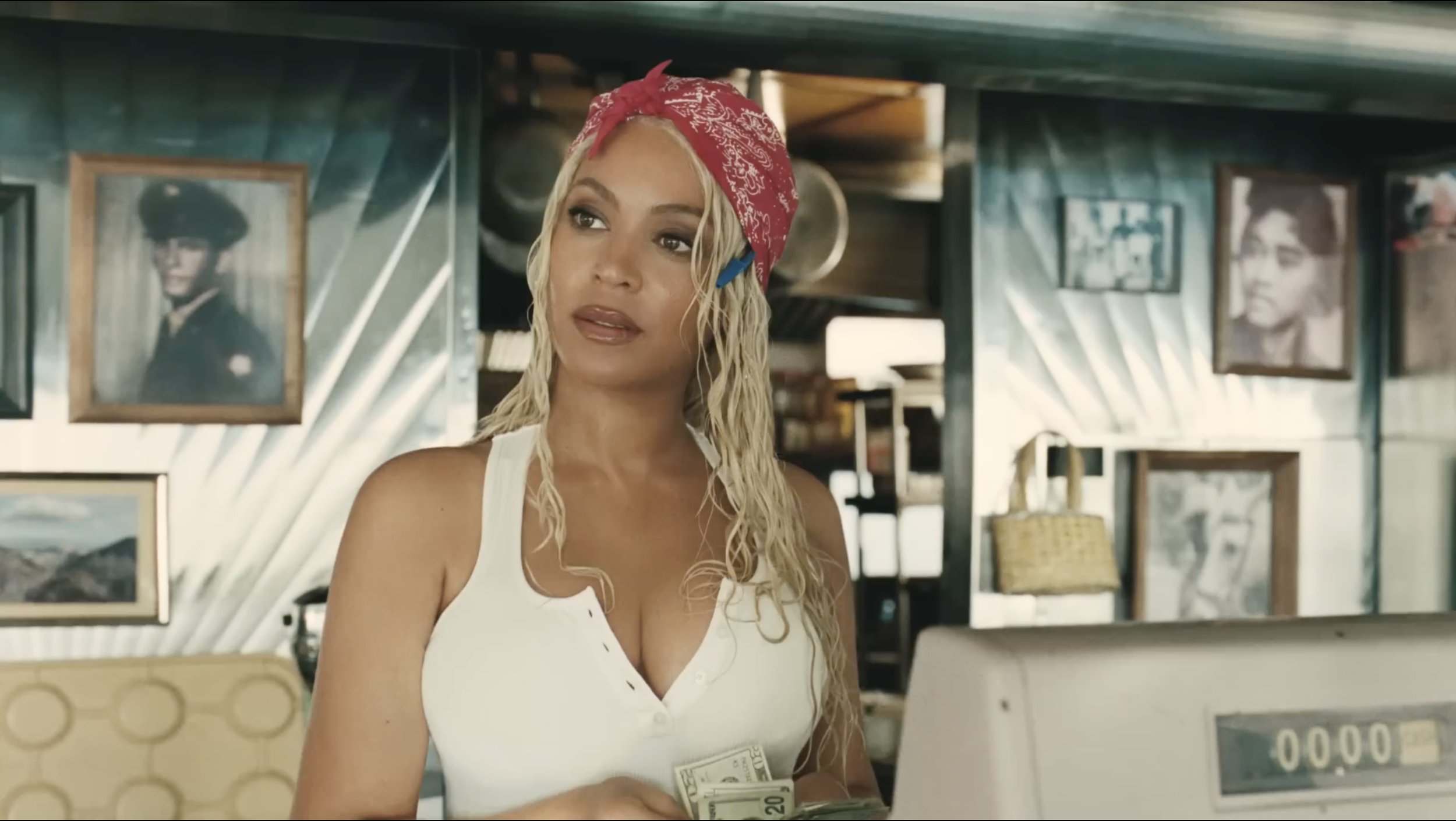 Beyoncé - LEVIIS