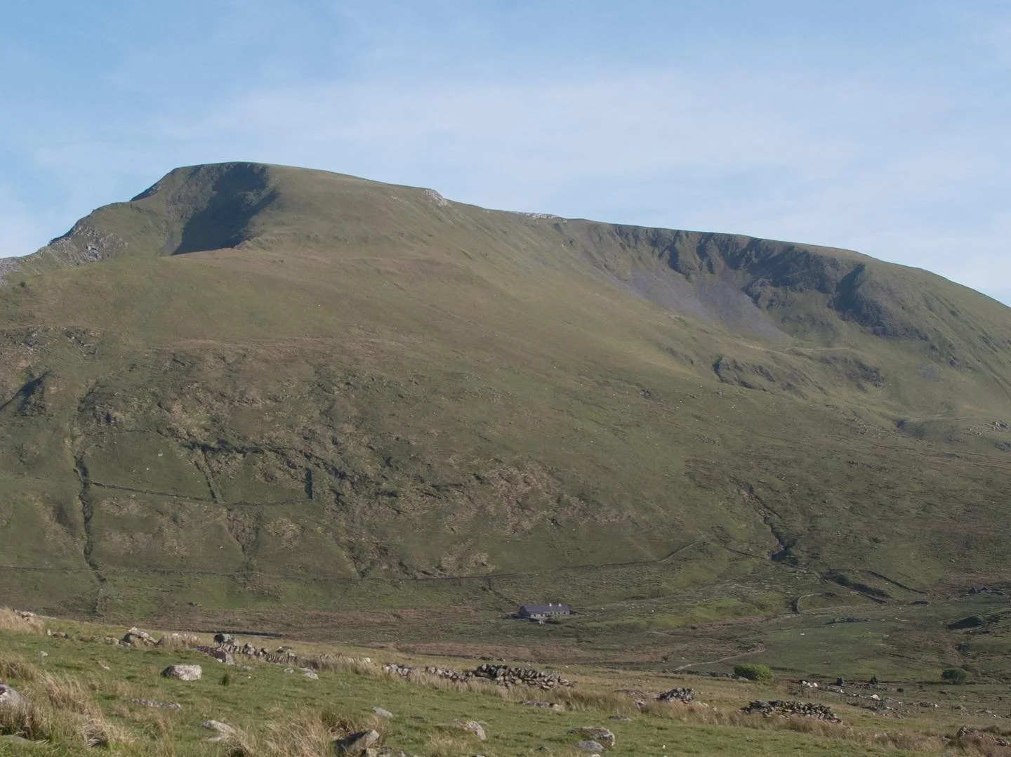 We have x2 weekends just become available in peak session time 06-09/05/22 and 13-16/05/22. These dates are normally booked a year in advance so if you fancy a cheeky #remote #mountain #getaway, please feel free to contact us at info@crashpadlodges.c