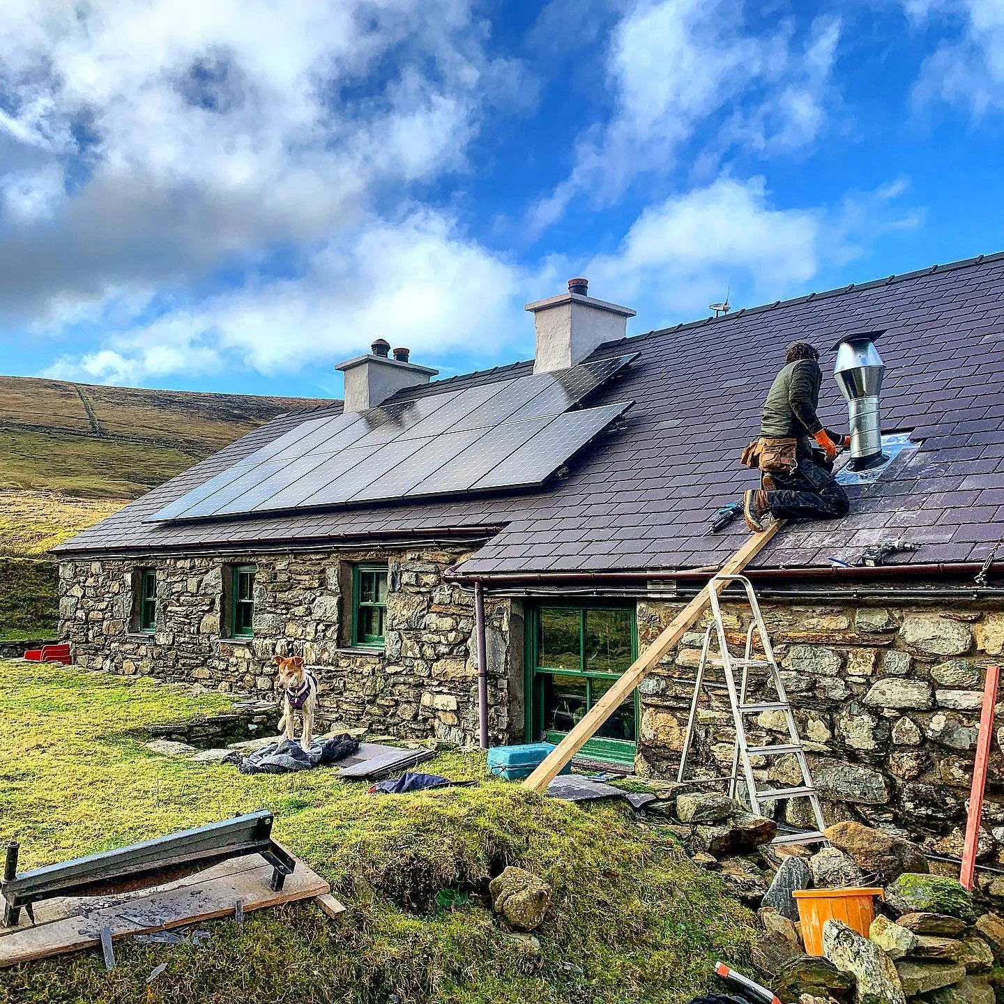 What do we have going on at @crashpad_lodges? The best comment wins a #crashpad goodie set. 
-
-
-
-
#luxurylodge #nationalpark #snowdon #accommodation #sustainableliving #active #lodge
 #lifestyle #lifeofadventure #findyourepic #greenliving #wales #