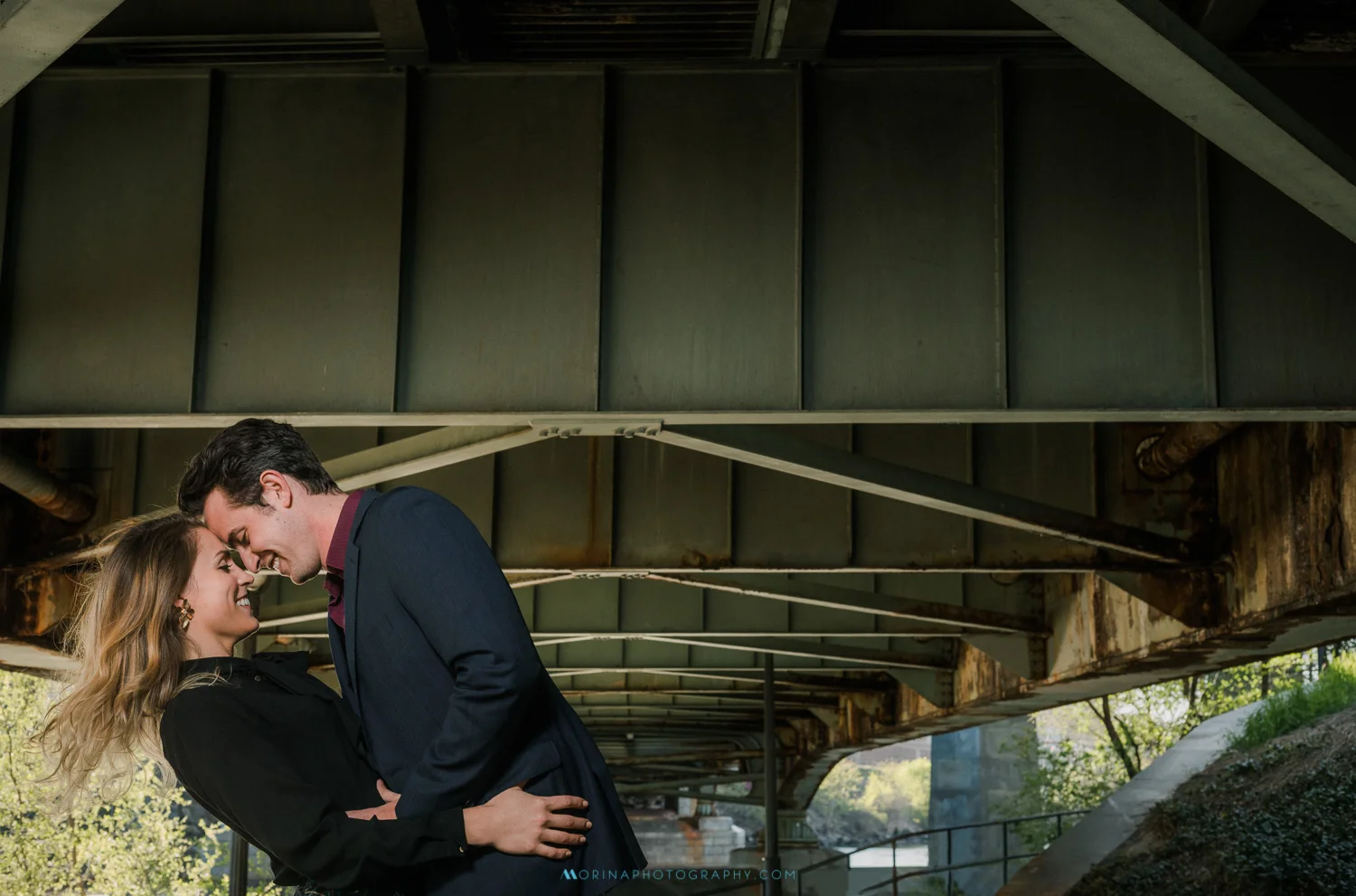 The spring engagement session of Liz and Marshall at Art Museum and Water Works.