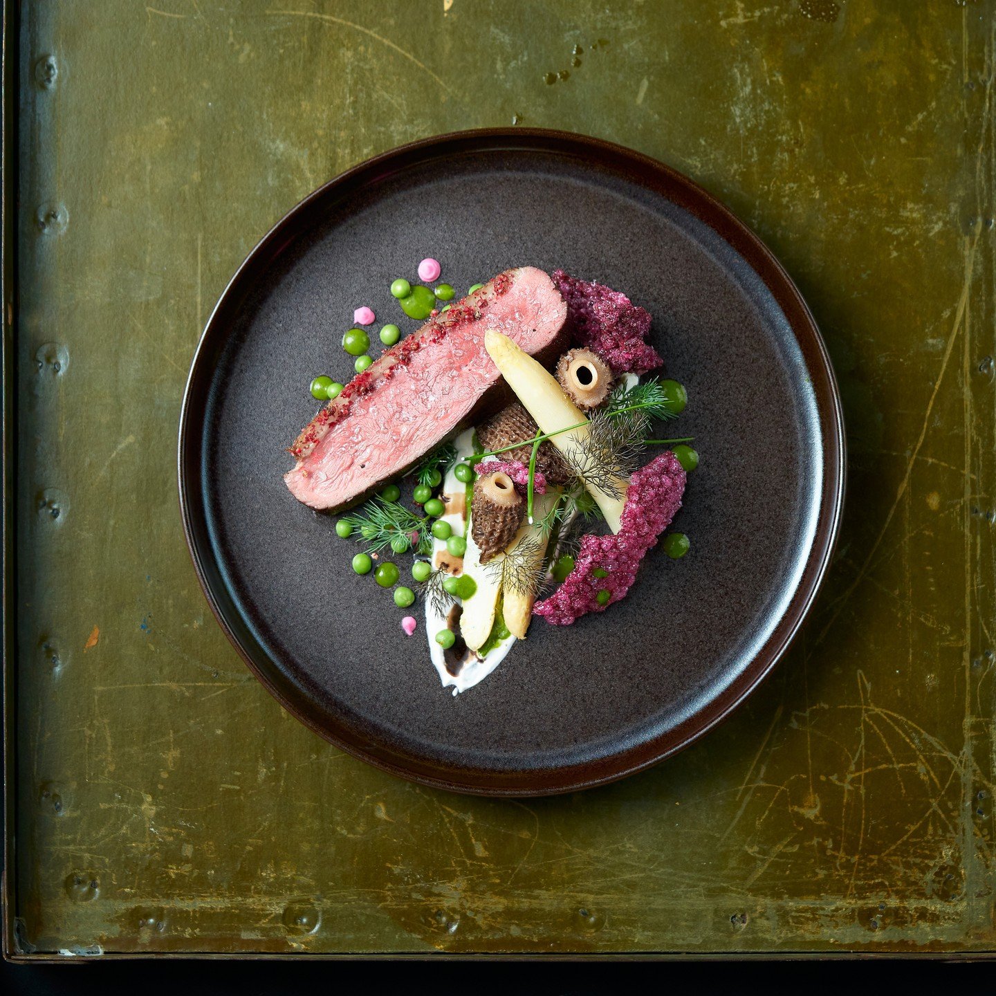 LORD LOVE A DUCK

duck magret + white asparagus + rhubarb
morels + sweet peas + fennel
five spice + pink peppercorn + ginger