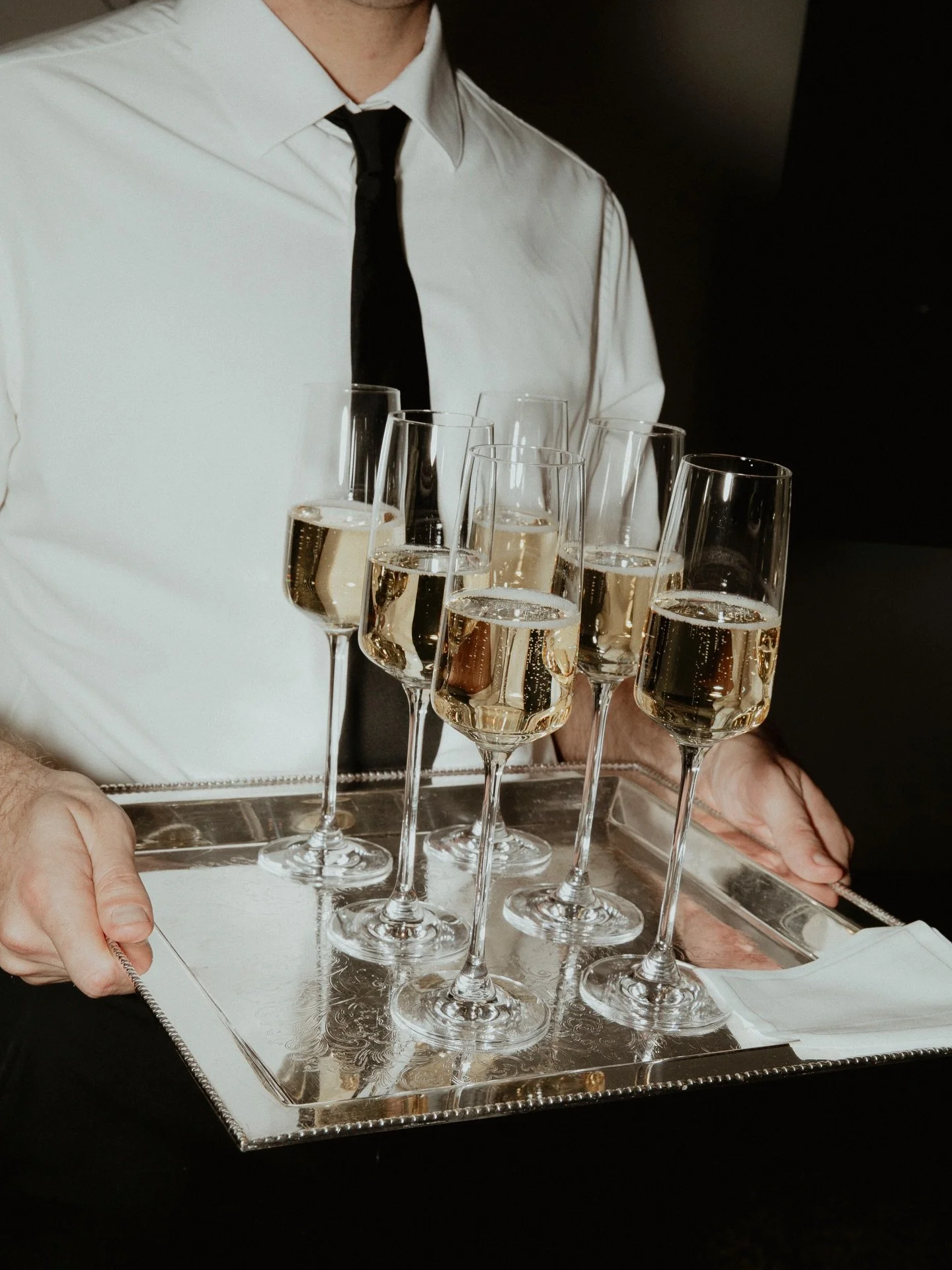 BITE + @badtaste.biz + @bonhams1793 = *chefs kiss*
🧑&zwj;🍳 💋 

📸: @briana.balducci