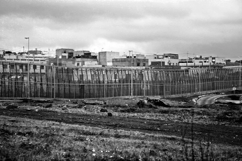 7_border_fence_spain_mellila_1207_BW_large.jpg