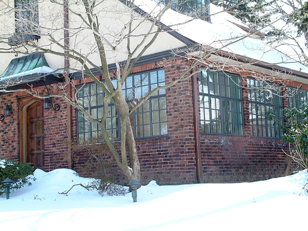 FC Brick huse w snow2.JPG