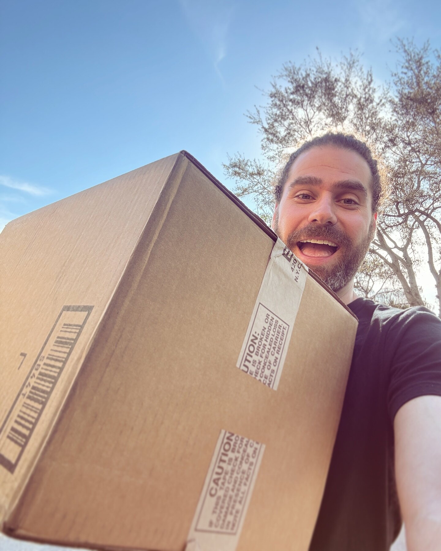 Oh the sweet sweet feeling of new camera gear showing up in your mailbox.. 🥰 mmm, nothing quite like it. But what could it be..?! Guess in the comments. Whoever wins, gets a high five emoji, personally, from me. HINT: it&rsquo;s a bird, it&rsquo;s a