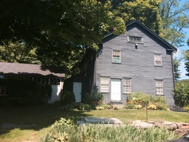 side view of the matte black house