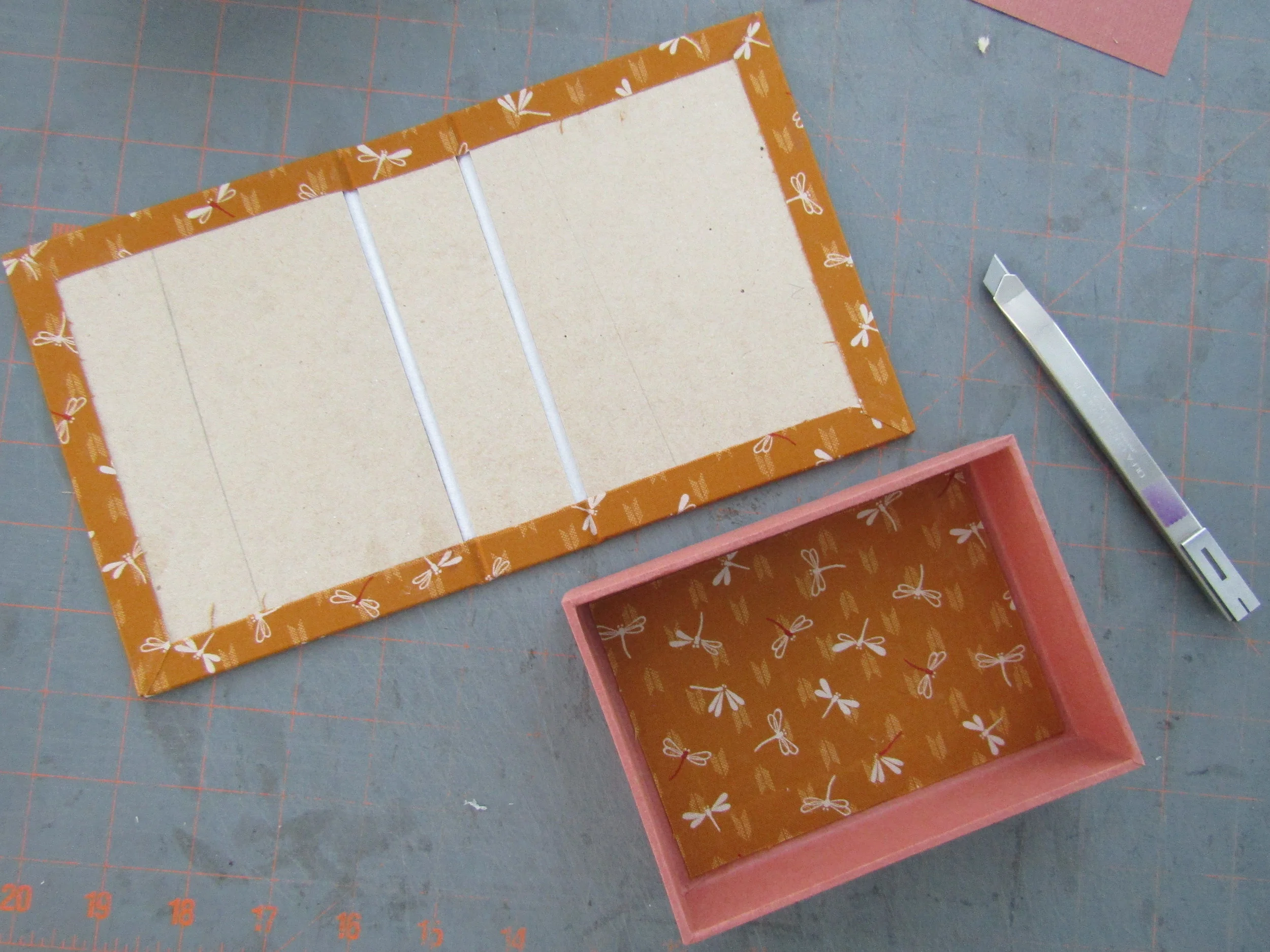 I used the golden dragonfly patterned fabric with this interior and case.