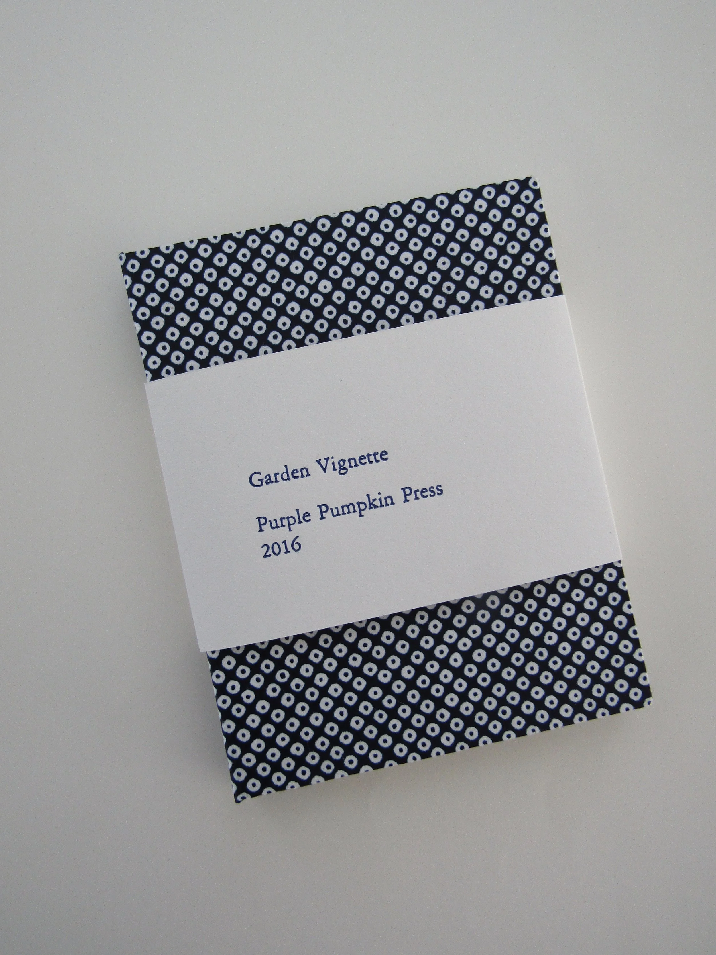 I like how the 'belly' wrap holds the little books together and gives them a finished presentation.