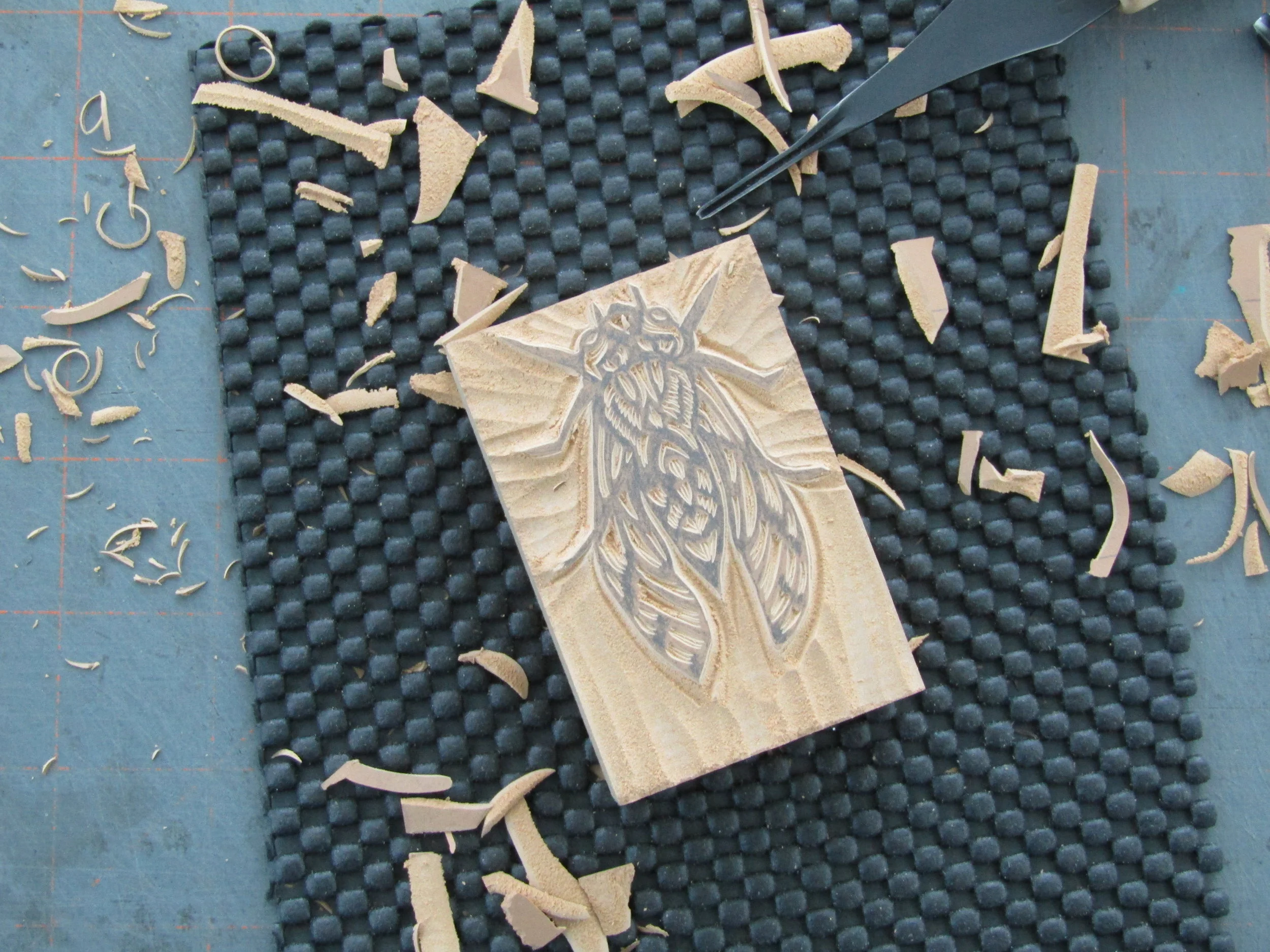 Carving the cicada.