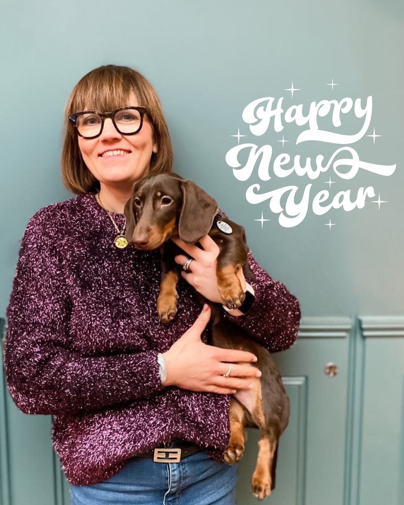HAPPY NEW YEAR //
Thank you for a brilliant 2022. To all of the couples that have entrusted me with their wedding cakes, to all of the cake designers that have joined my Facebook group and my membership, to all of the wedding venues and suppliers I&r