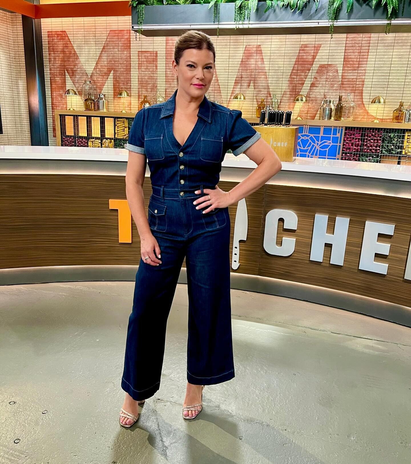 ❣️S E A S O N  2 1❣️ 
Dozens of cities, hundreds of chefs, thousands of delicious bites later, I could not be more ecstatic for this season of @bravotopchef Wisconsin! For six weeks this summer, I was schooled in the Midwestern art of sausage runs an