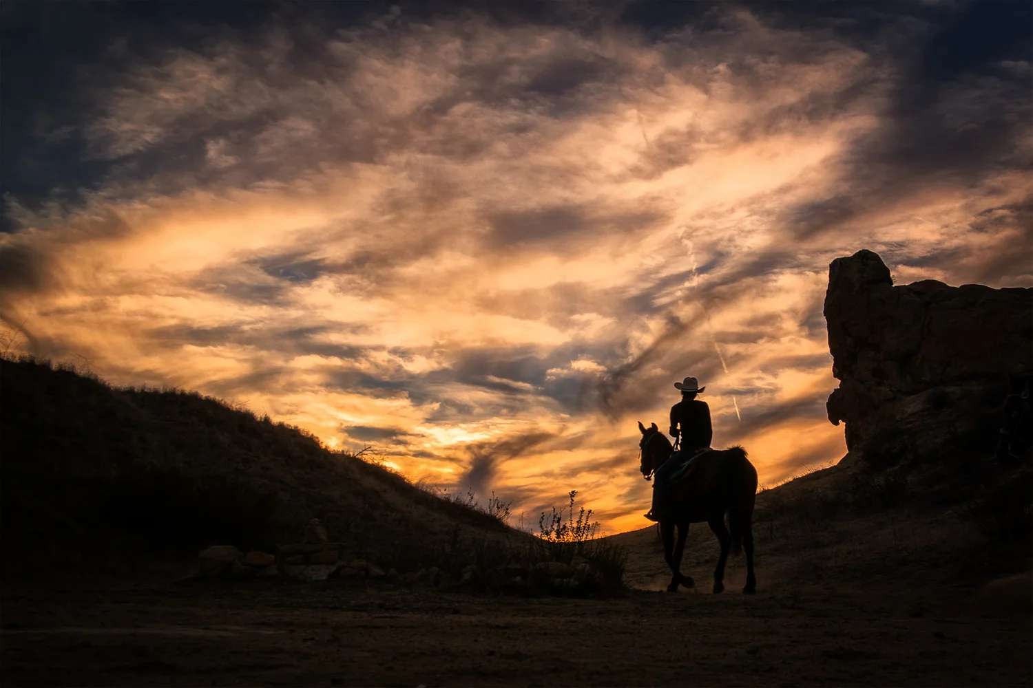 How To Photograph Sunsets, Silhouettes And Starbursts For Your Summer Snaps!