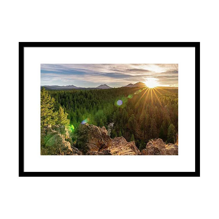 the-sun-sets-over-three-sisters-mountains-in-bend-oregon-wasim-muklashy_725px.jpg