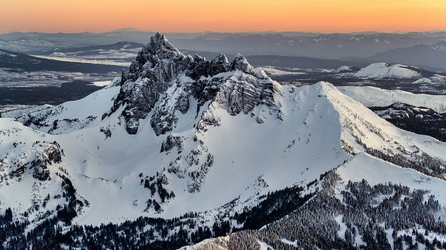 So yesterday proved to be a pretty special afternoon here in Bend, Oregon. I don't know how I ended up with a friend with a plane, but when aforementioned friend asks if you want to fly up over the Cascades at sunset, you say YES! (Which, in retrospe