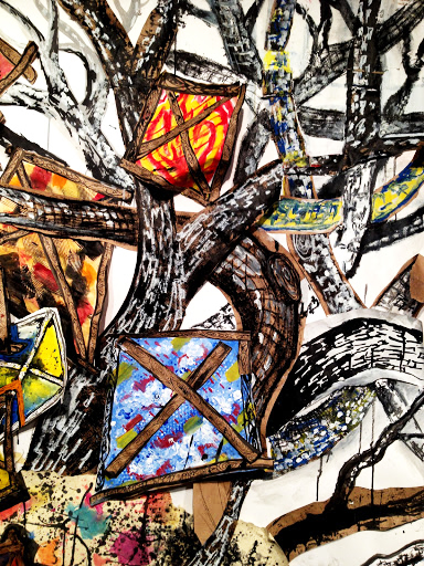 The wood grain details in the kite and tree 