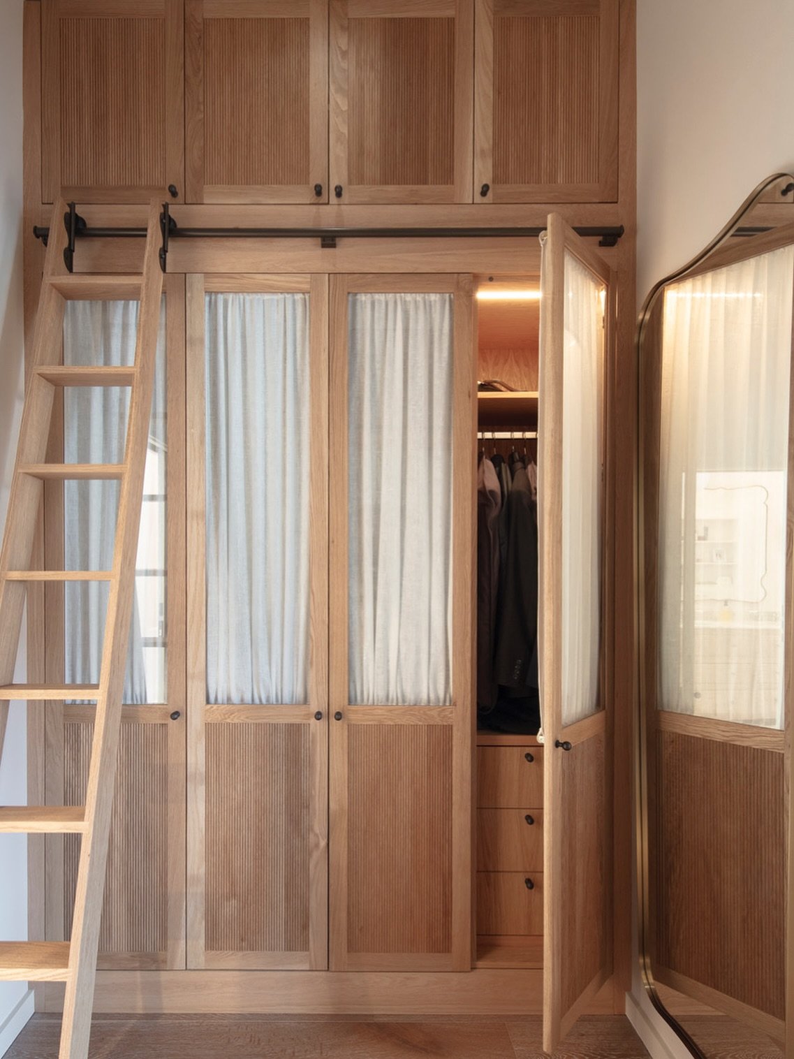 Details&hellip;

Solid oak with the subtlest of reeding on the door panels. Ever so slightly translucent linen cafe curtains behind the glass. And a slim ladder rail for gliding to the top. 

* Note jumbo reeding or fluting got &lsquo;ribbed&rsquo; (