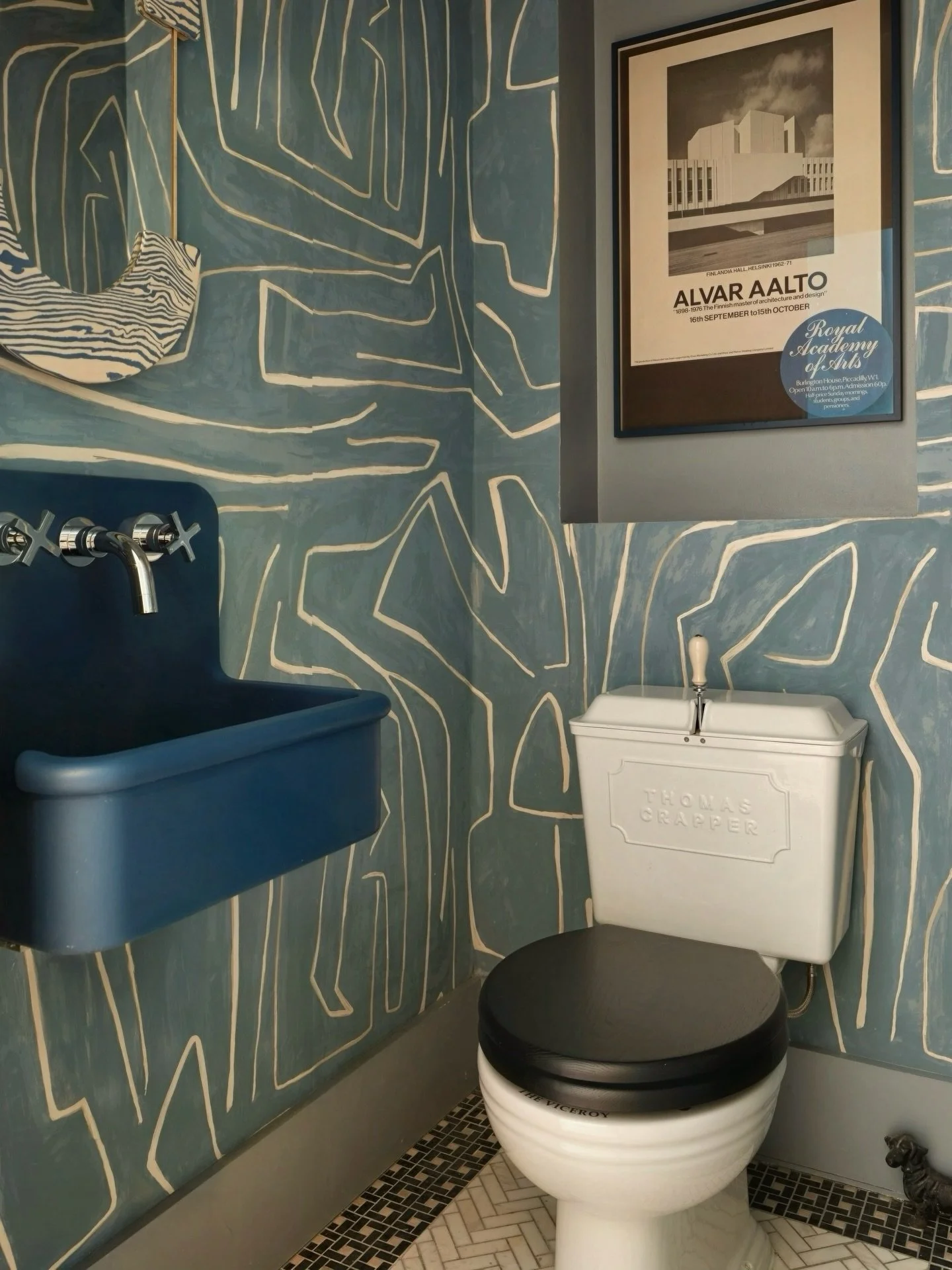 Le Cloak

A project&rsquo;s microcosm of the macrocosm. 

#interiordesign #londoninteriors #cloakroomdesign #powderroomdecor #smallspacestyling #designdetails #eastmeetswest #craftedinteriors #patternplay #boutiquehome #interiorinspiration #londonhom