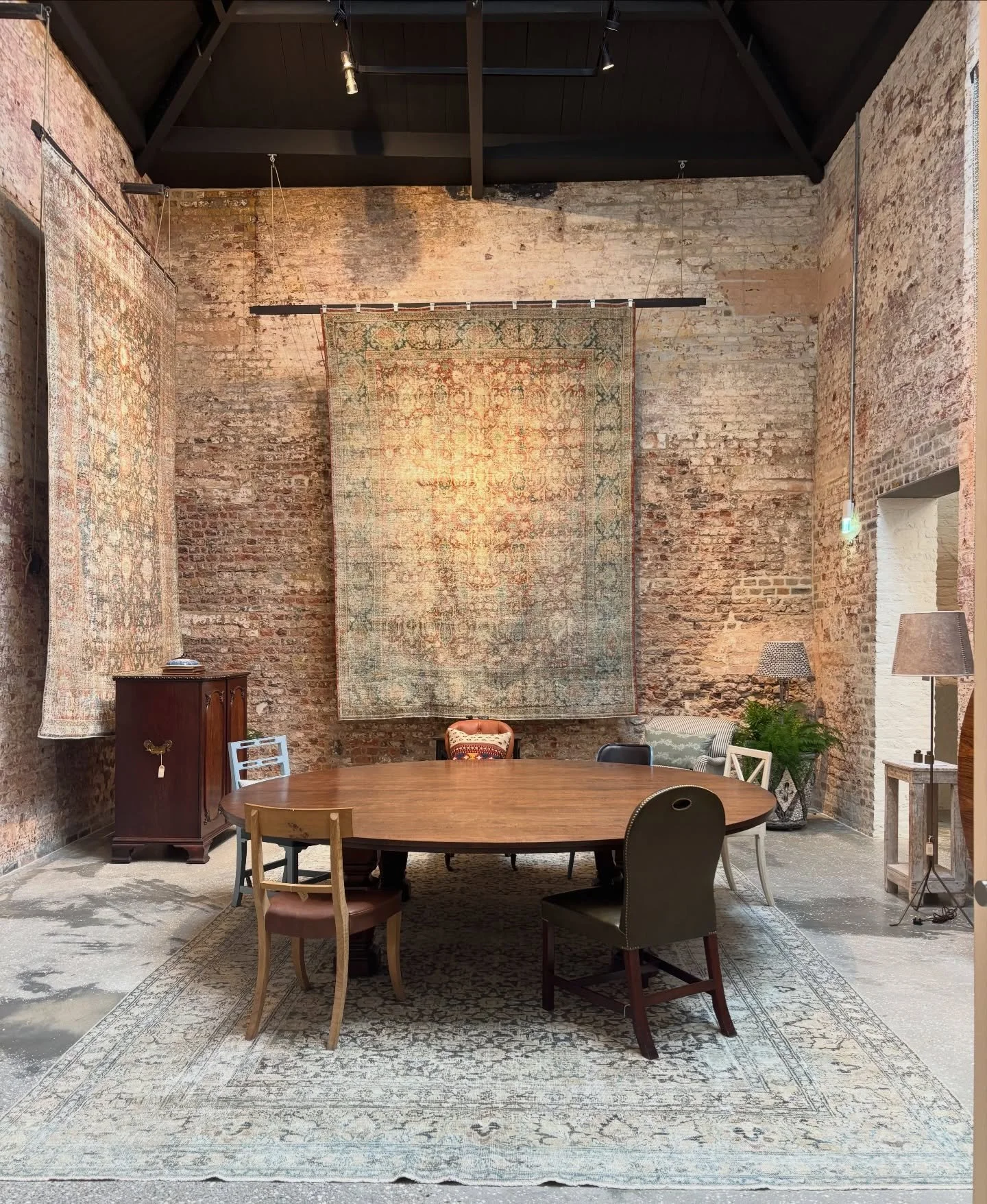 Aladdin&rsquo;s Cave

It was a hard decision choosing the perfect rug for the snug. Both rugs are beautiful. Ultimately, the soft salmon and chalky tones of the one on the left felt more harmonious with the surrounding fabrics. Funnily, we all began 