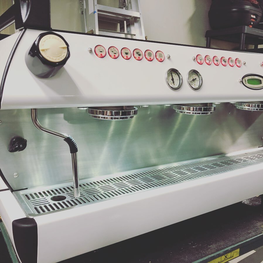 That clean brushed stainless look!  Check out this custom @lamarzocco.usa #gb5 we rebuilt for one of our local Las Vegas shops.