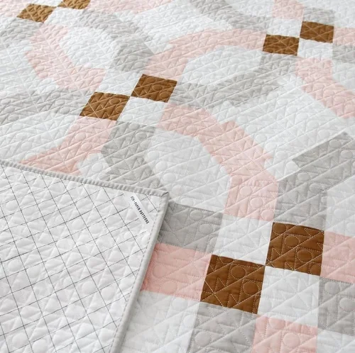 Maker: Lindsey Neill of Pen + Paper Patterns , photo also courtesy of Lindsey Pattern: Vegas Wedding Quilt by Lindsey Neill of Pen + Paper Patterns Pantograph: Lindsey custom designed by me