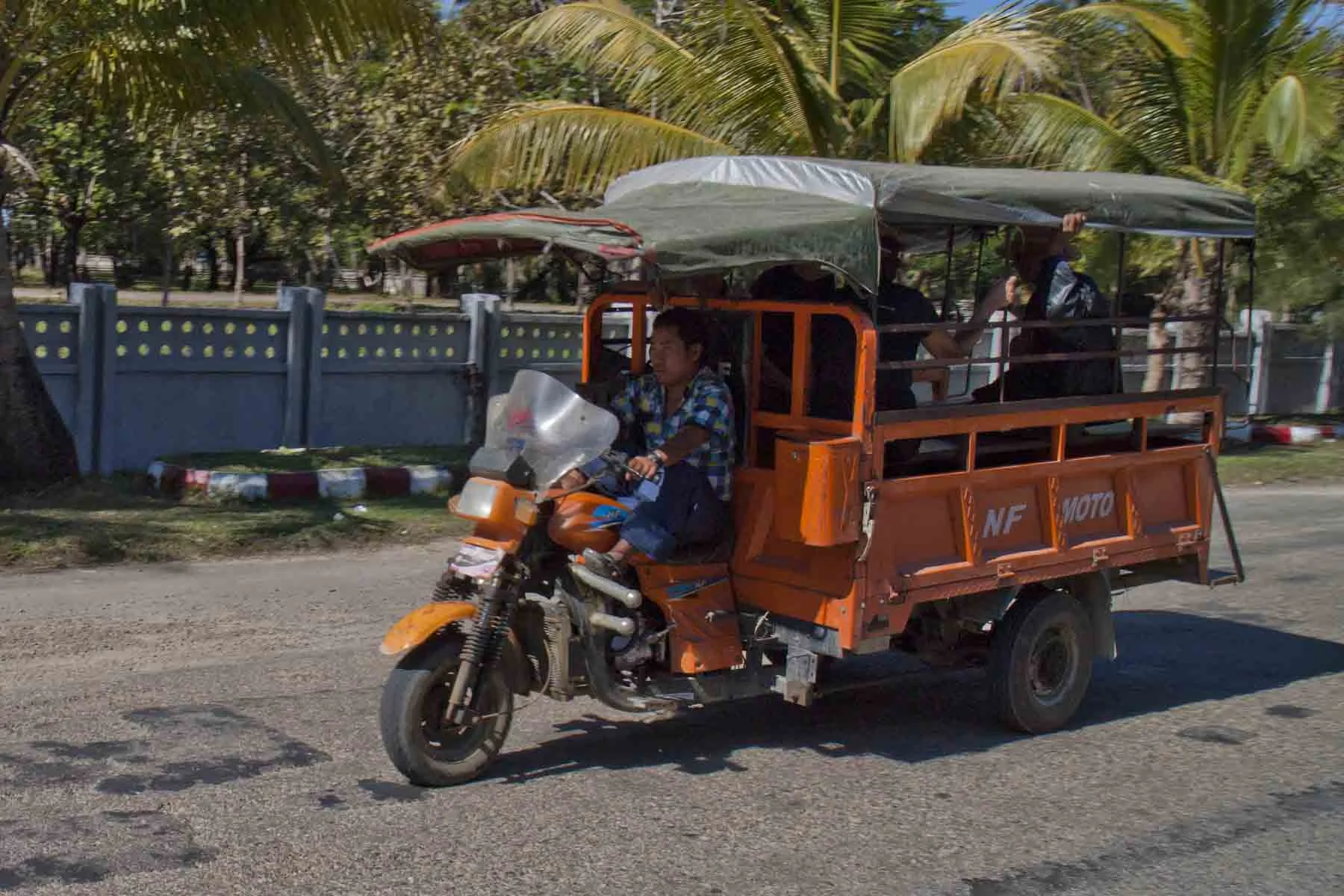 tuktuk.jpg