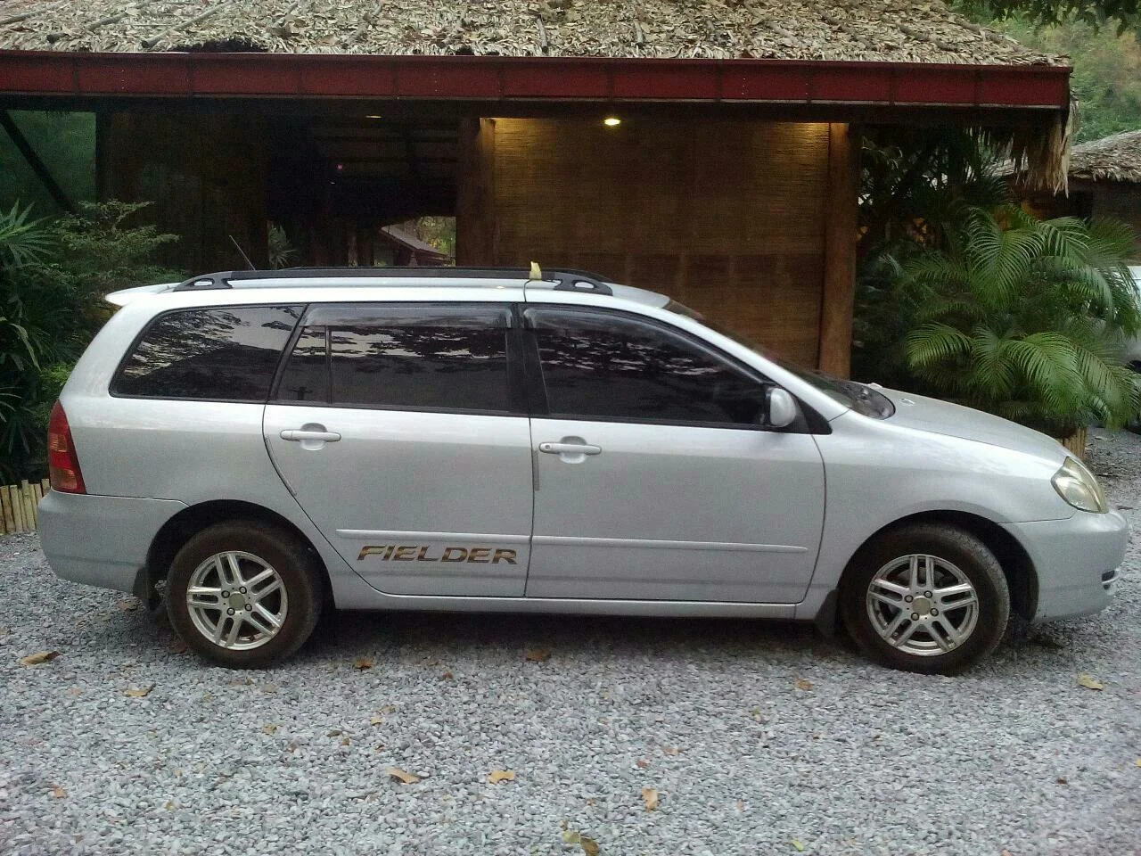 toyotafielder.jpg