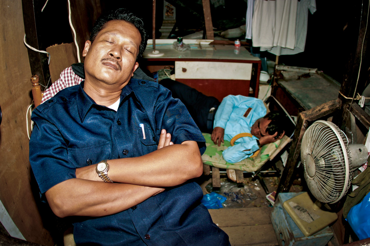 IMG_0169_sleepingguards.jpg