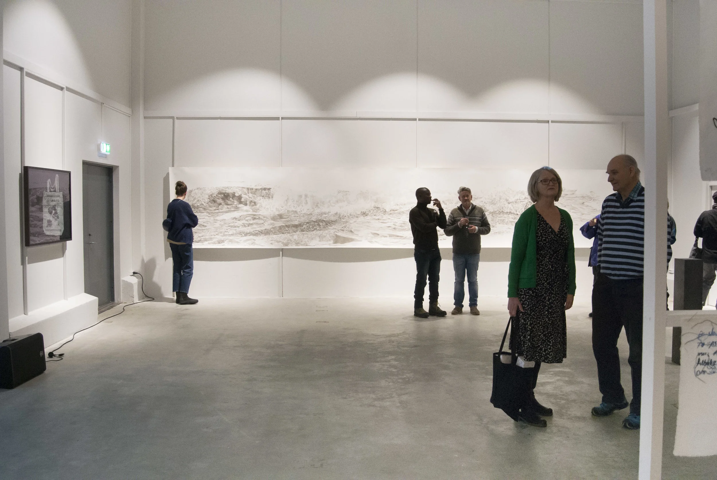 Bilde fra åpning, Mørketida/Darknesstime , Fryseriet Meieriet Kultursenter, Leknes 2019