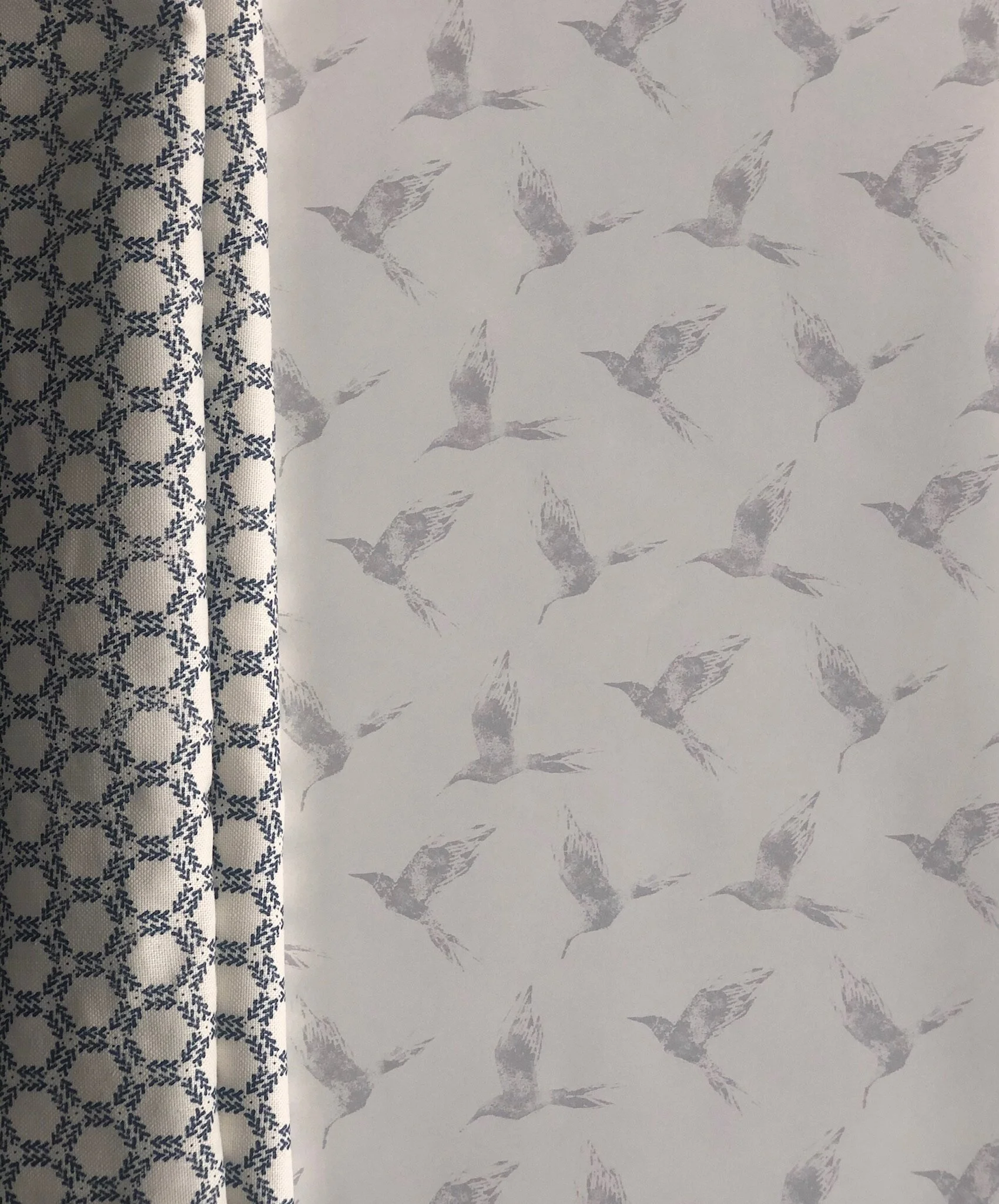 Honeycomb Ocean Curtain with Bollin Bird Wallpaper