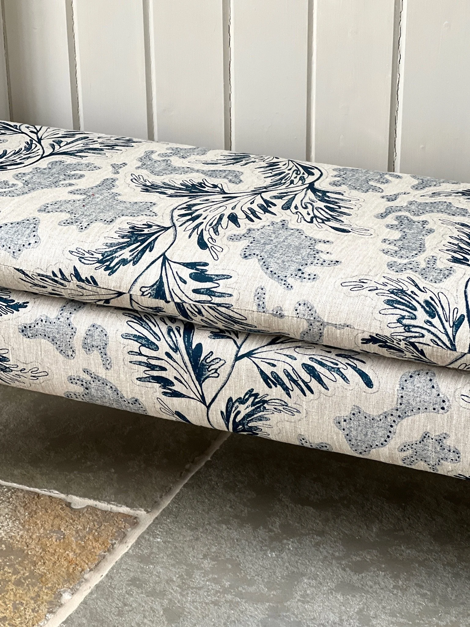 JARDIN AMBROISE upholstered linen bench