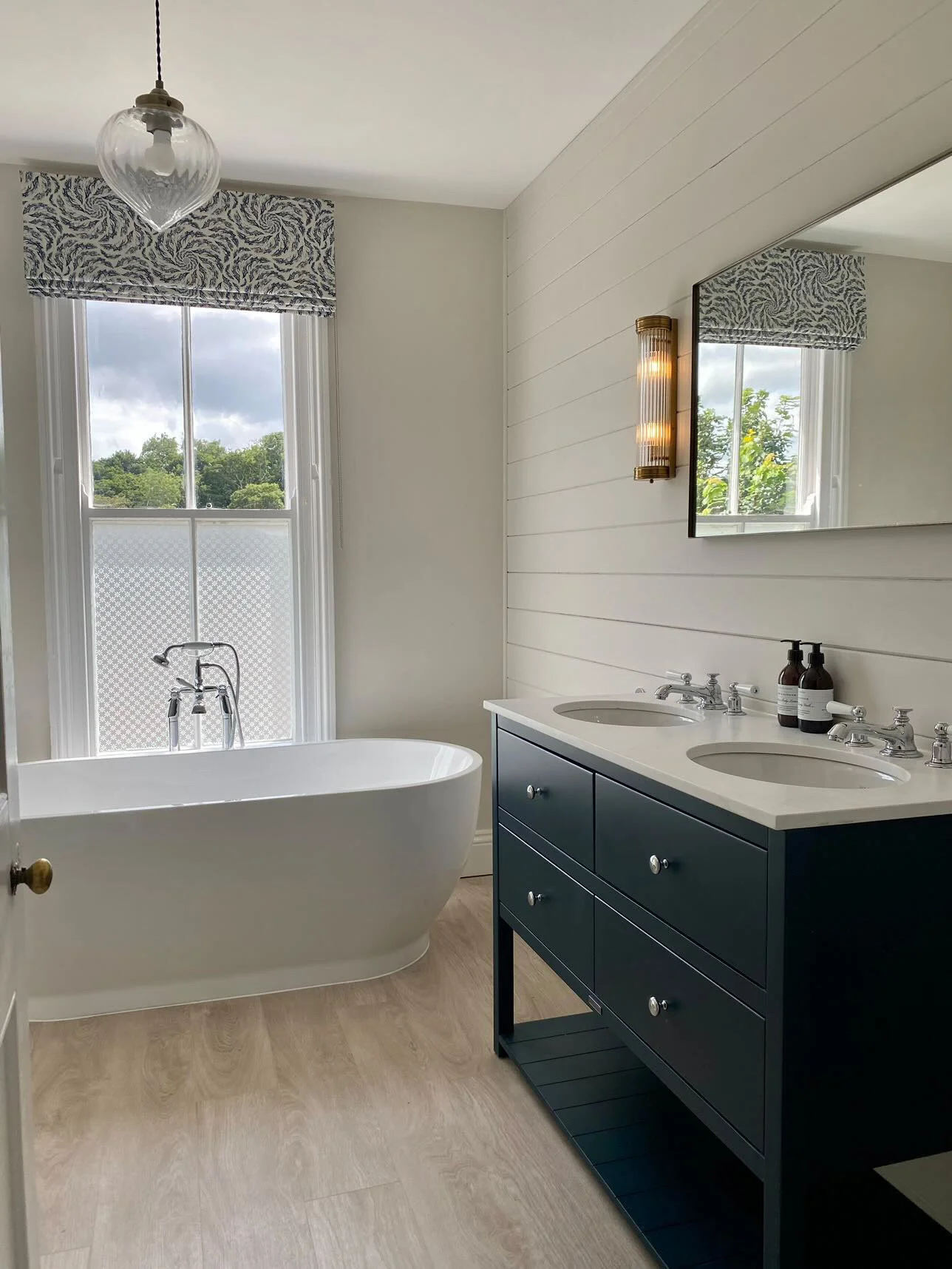 DBE99590-824E-450E-932C-BCC1F04250AF