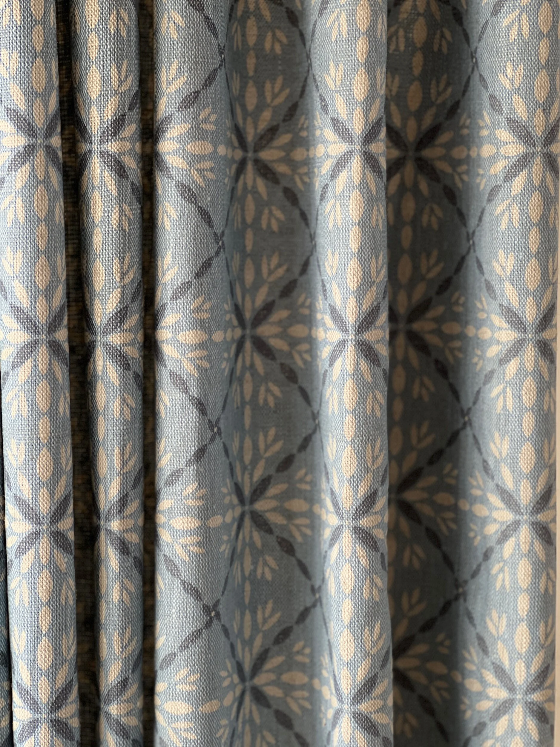 CCAF8D73-9228-40AA-BEAB-5D6583DA2A33