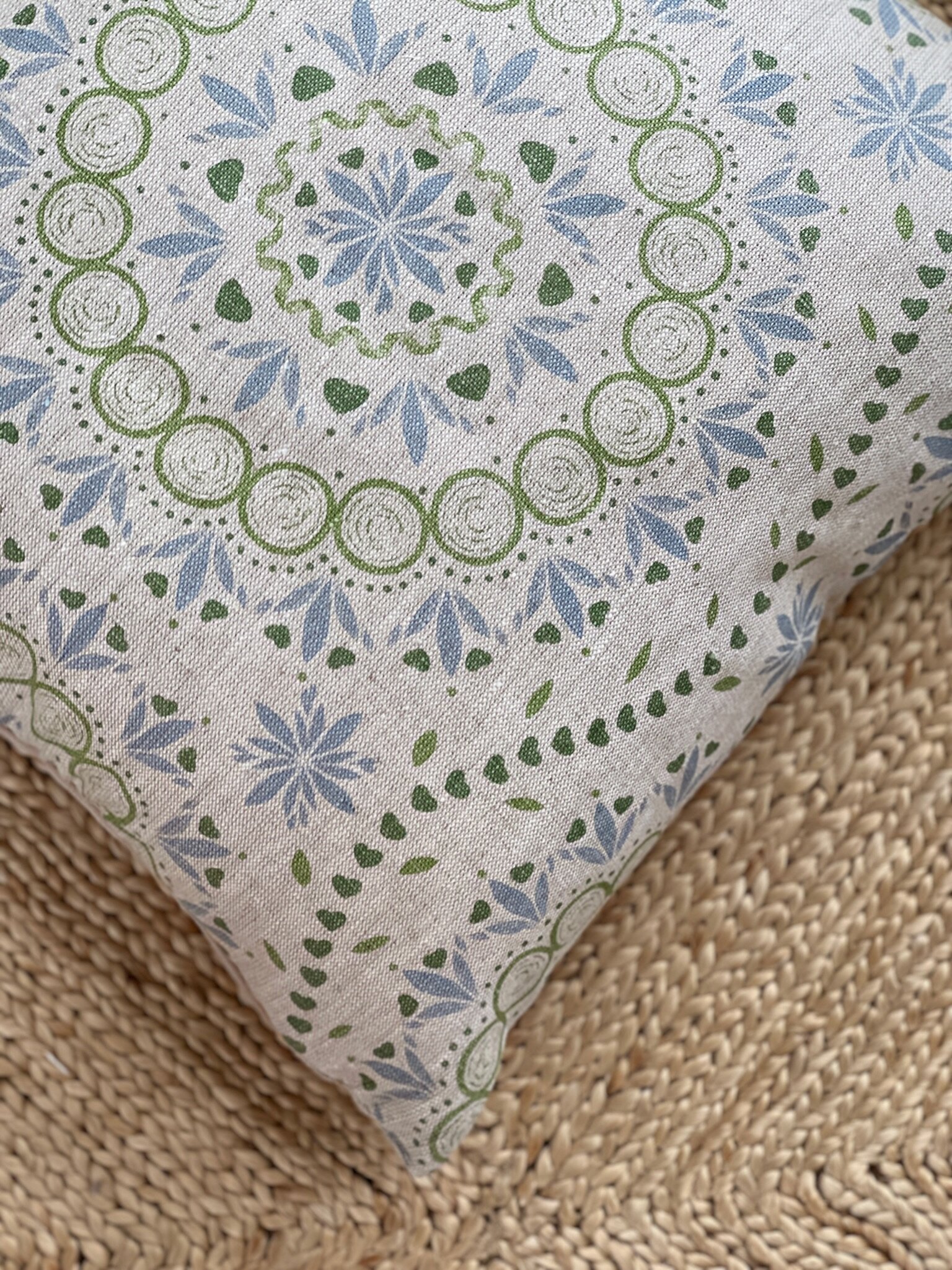 0DE9C5A3-8474-4F0B-A0F7-3A4FBBF5288E