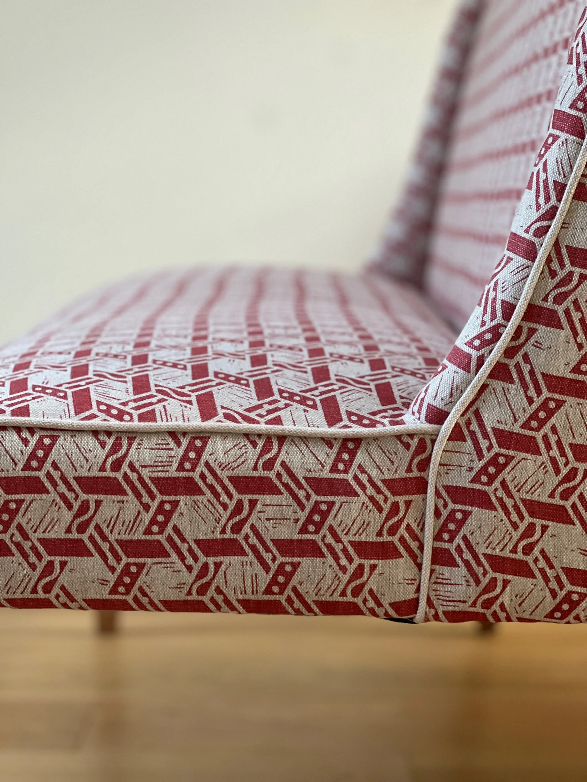 Malla Red Linen Sofa Bench