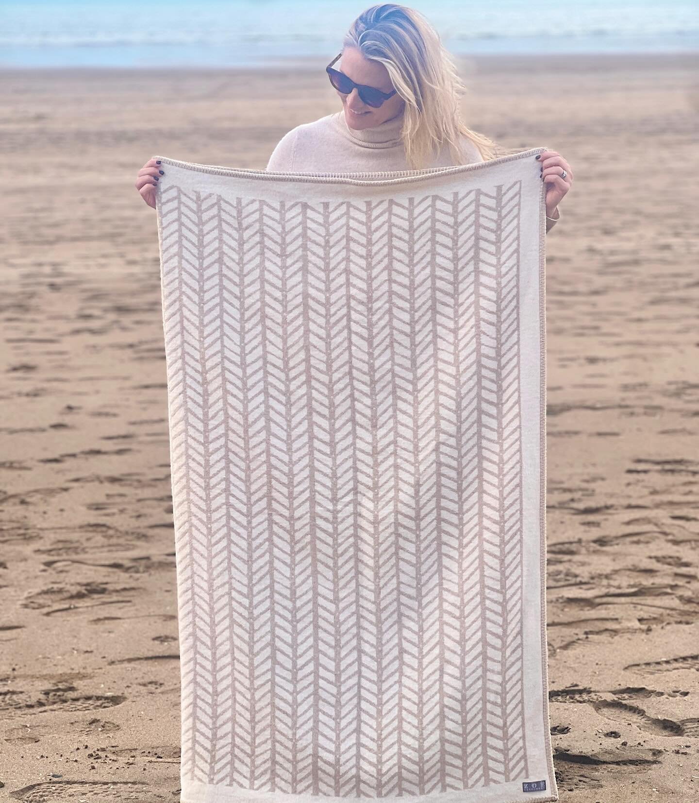 Beach blanket ready, come rain or shine! 🏖️🌊

Super soft, made from re-cycled cotton yarns and machine washable! What&rsquo;s not to love! 

Mottram Meadow Sandstone Throw, available to buy through our homewares page online. 

Nb: its folded in thi
