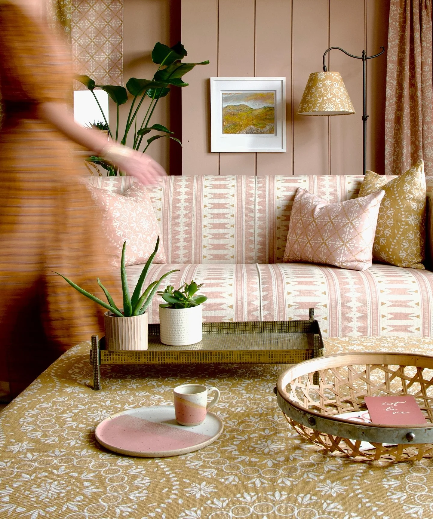 Seamlessly drifting into Autumn 🍂. 

Fabrics: Palma Sol Antique Ochre &amp; Toasted Almond, Ziggy Toasted Almond. 
Light by @jimlawrencemade 
#zoeglencross
#autumninteriors
#autumnstyle 
#interiors 
#interiorstyle 
#ochreinteriors
#mallorcaninspired