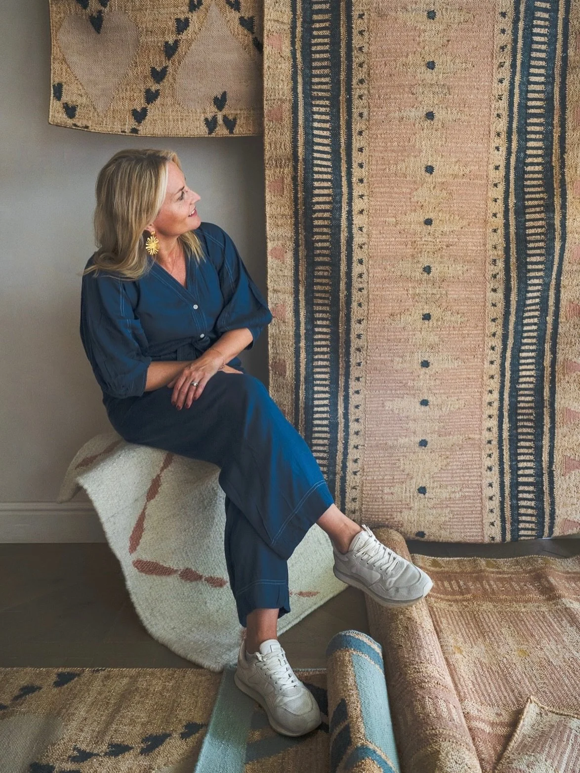 Which one would you choose? ๐ค 
The hand woven Ziggy runner on the right of this shot has to be an unexpected favourite of mine.  We flipped the colours round from the original and the softness of the terracotta yarns really soften the design make i